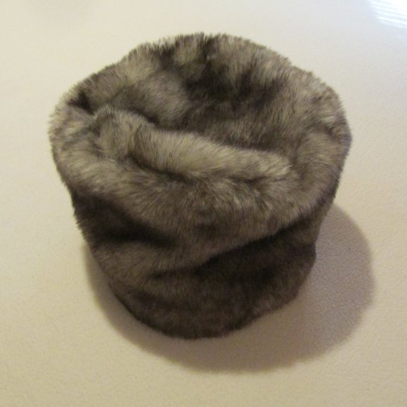Francesca's Faux Fur Toque HAT - Picture 6 of 6